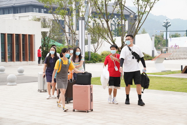 川外成院宜宾校区迎来首批学生